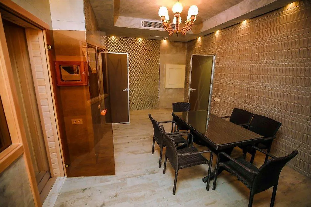 Krone Hotel Μπακού 4*,